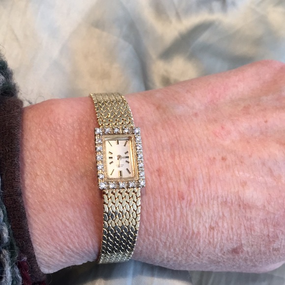 Vintage Lucien Piccard 14k wind up wrist watch - Picture 2 of 7